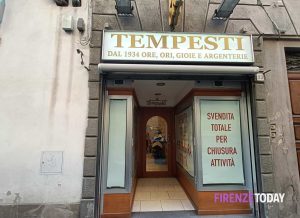 Chiude la gioielleria Tempesti. "Addio a un pezzo di storia di via de' Servi" / FOTO