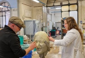 Il liceo artistico di Porta Romana ha partecipato alla realizzazione della scultura di Mahsa Amini