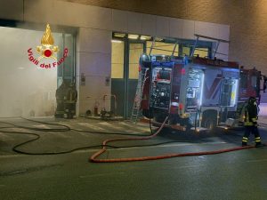 Incendio al centro commerciale di Novoli / FOTO