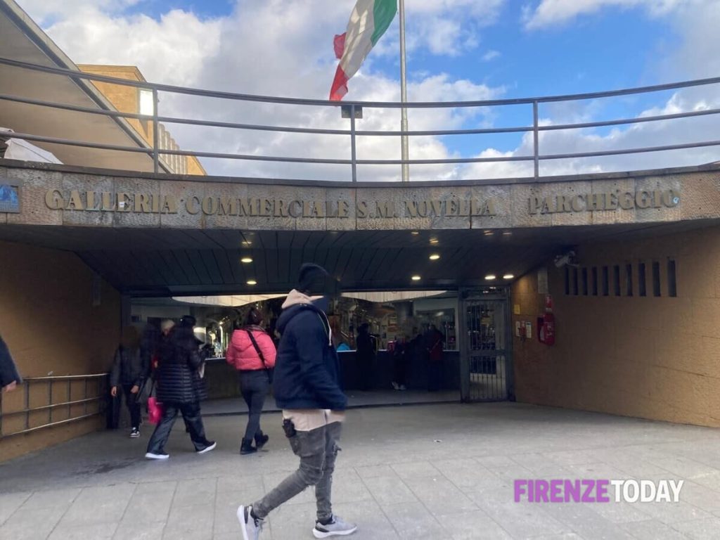 Nel 'tunnel della droga'. "Il sottopasso di Santa Maria Novella ormai è una piazza di spaccio"