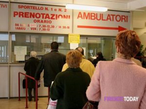 Visite mediche, arriva la self-accettazione 'taglia code': "Farà risparmierà tempo"