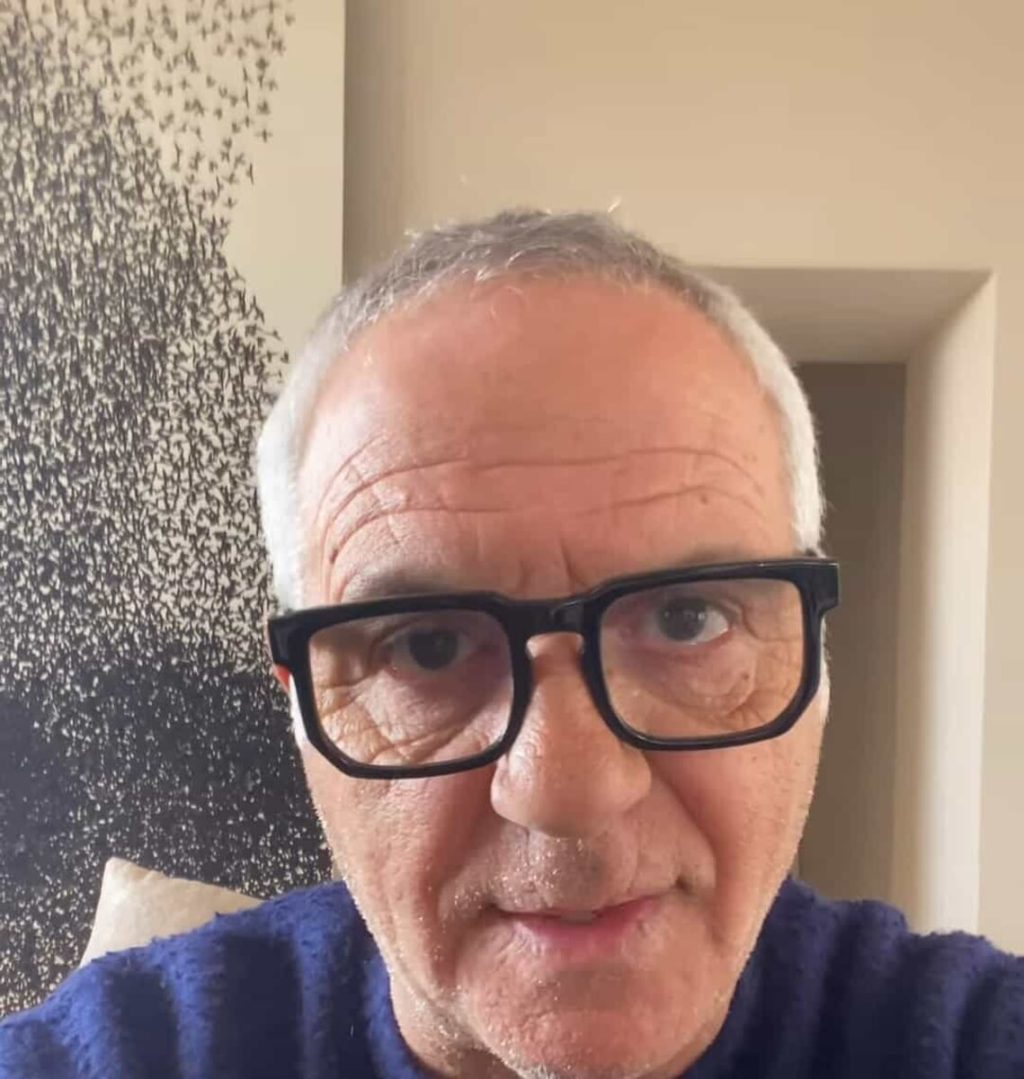 Sanremo 2025, l'ironia di Panariello su Conti: "Noi tutti emozionati e lui sul lettino a fare la lampada" / VIDEO