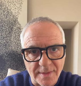 Sanremo 2025, l'ironia di Panariello su Conti: "Noi tutti emozionati e lui sul lettino a fare la lampada" / VIDEO