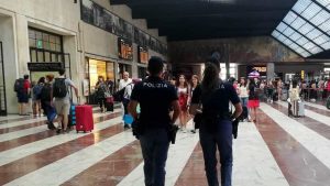 Operatore sanitario aggredito mentre soccorre una persona
