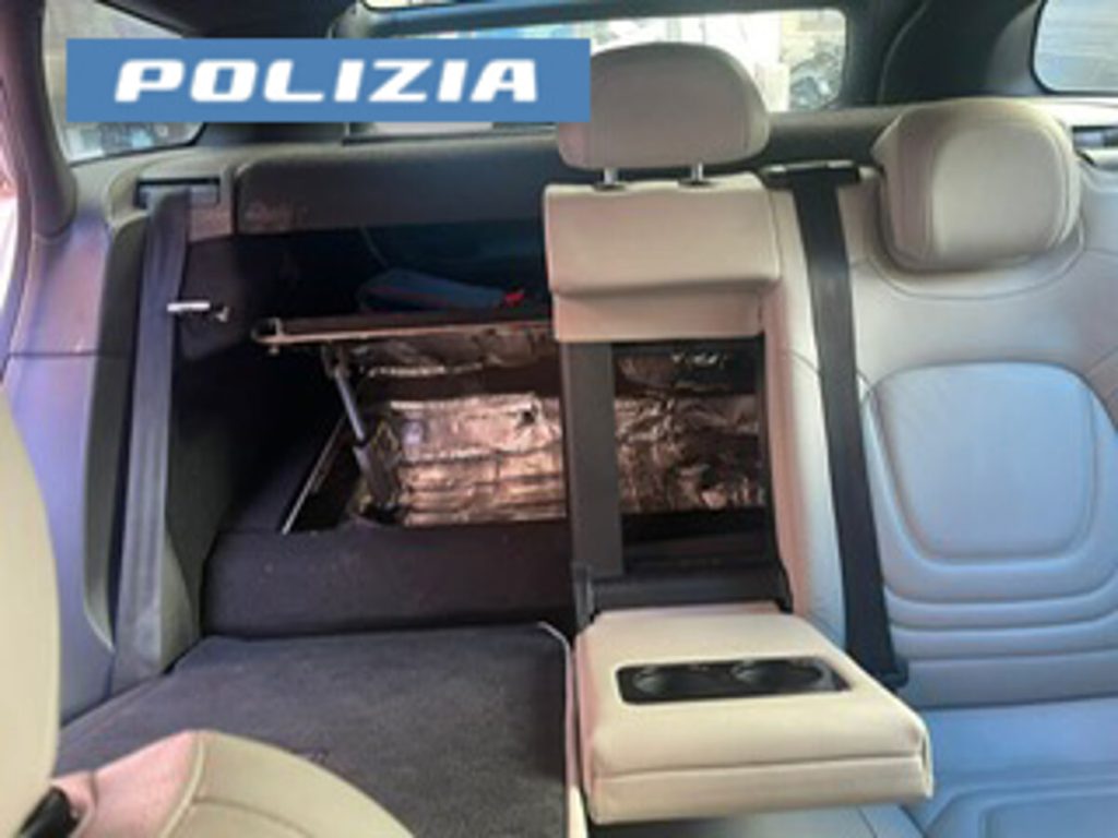 Empoli: oltre 30 chili di cocaina stipati in un bagagliaio segreto