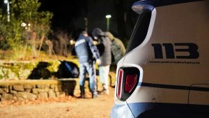 Sesto Fiorentino, rapina una tabaccheria e aggredisce gli agenti: arrestato