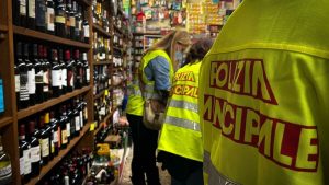 Minimarket e vendita alcolici a minori: raffica di controlli e chiusure