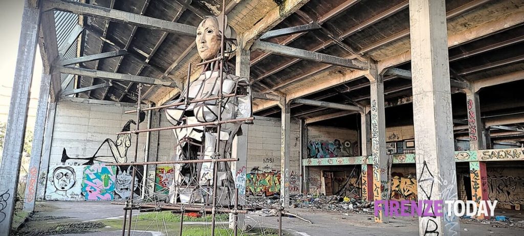 L'ex Meccanotessile è la nostra vergogna: vi porto nel ventre oscuro del gigante