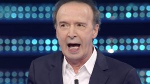 Sanremo 2025, Benigni sfotte Conti: "Hai paralizzato l'Italia, dovresti fare il Ministro dei Trasporti". Poi l'annuncio a sorpresa