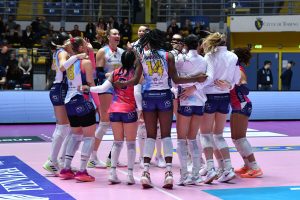 Volley A1 femminile, una Savino Del Bene Scandicci in grande spolvero travolge Chieri nell'anticipo