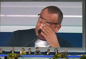 Conti in lacrime a poche ore da Sanremo: il ricordo della mamma in conferenza stampa