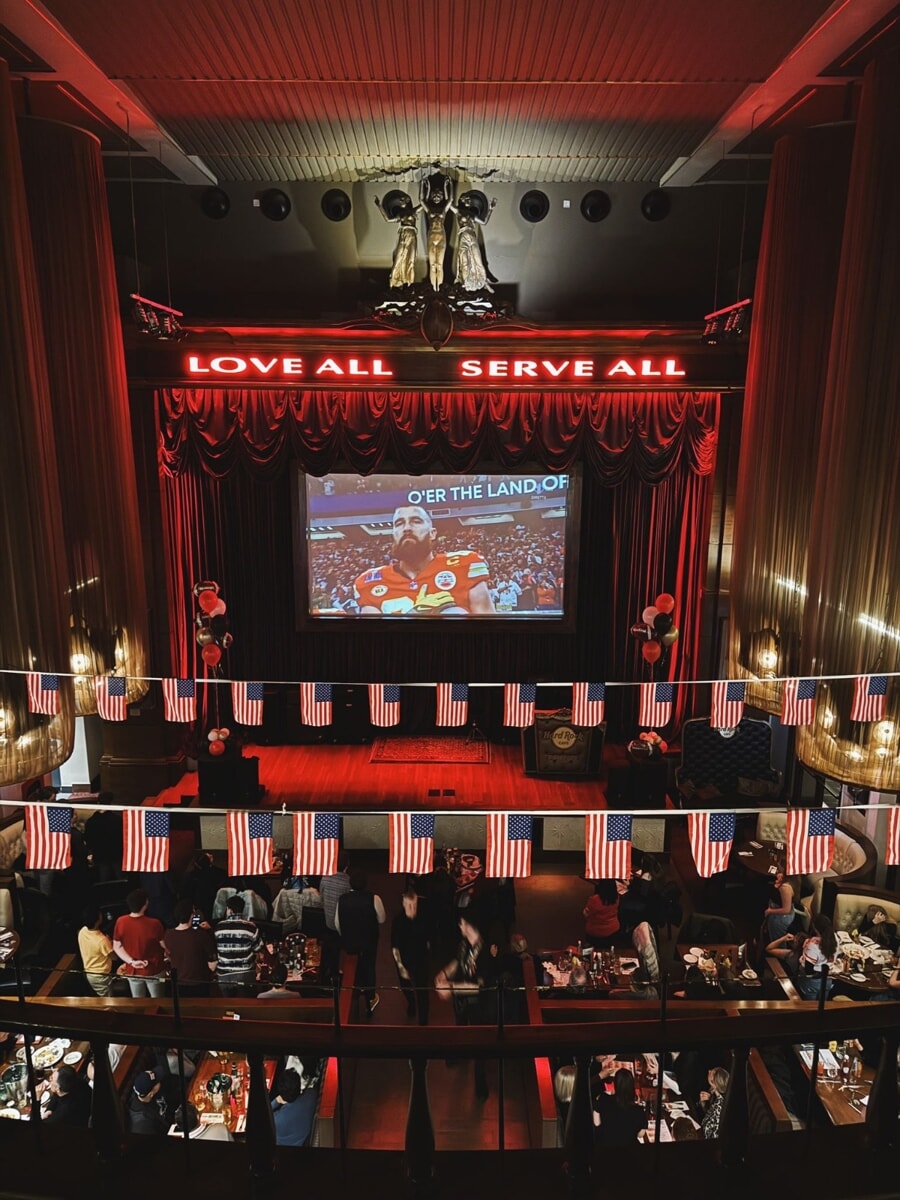 Finale NFL, all'Hard Rock Cafè Firenze la lunga notte del football americano