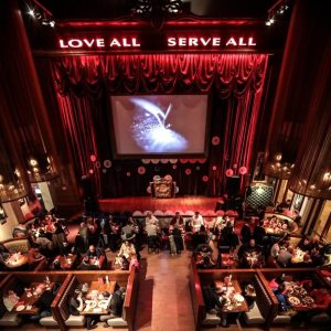 Festa della donna, all'Hard Rock Cafè il menù speciale di Shakira e l’accompagnamento musicale degli 80Voglia