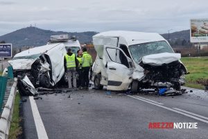Schianto mortale, indagini per omicidio stradale. L'ipotesi del furgone che ha invaso la corsia e ha travolto Canu