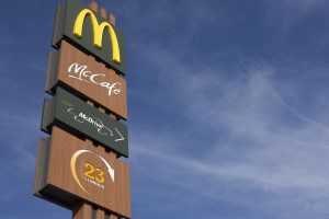 Di giorno al lavoro, la sera rientrano in carcere: McDonald’s assume due detenuti