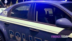 Prato, rubano in un negozio e picchiano la guardia giurata: fermato con il taser